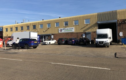 High bay warehouse building forming part of a terrace of four units with a good size forecourt and loading area benefiting from the following amenities.