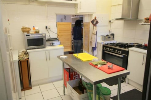 ABC Estates are pleased to offer this commercial shop To Let. Comprising of a customer seating area of approximately 30 people, service counter, large kitchen and WC....