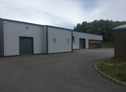 The premises comprise a single storey single steel portal frame unit with brick and blockwork walls surmounted by profile steel cladding. The unit also benefits from pitched profile metal roof incorporating translucent panels and has a minimum intern...