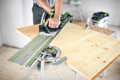 Precise panel cutting in any position