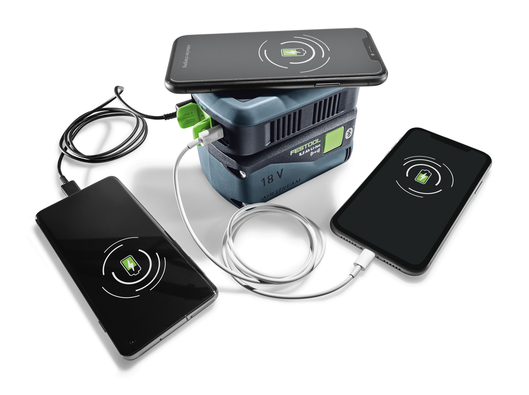 Supplies power to up to three smartphones at the same time