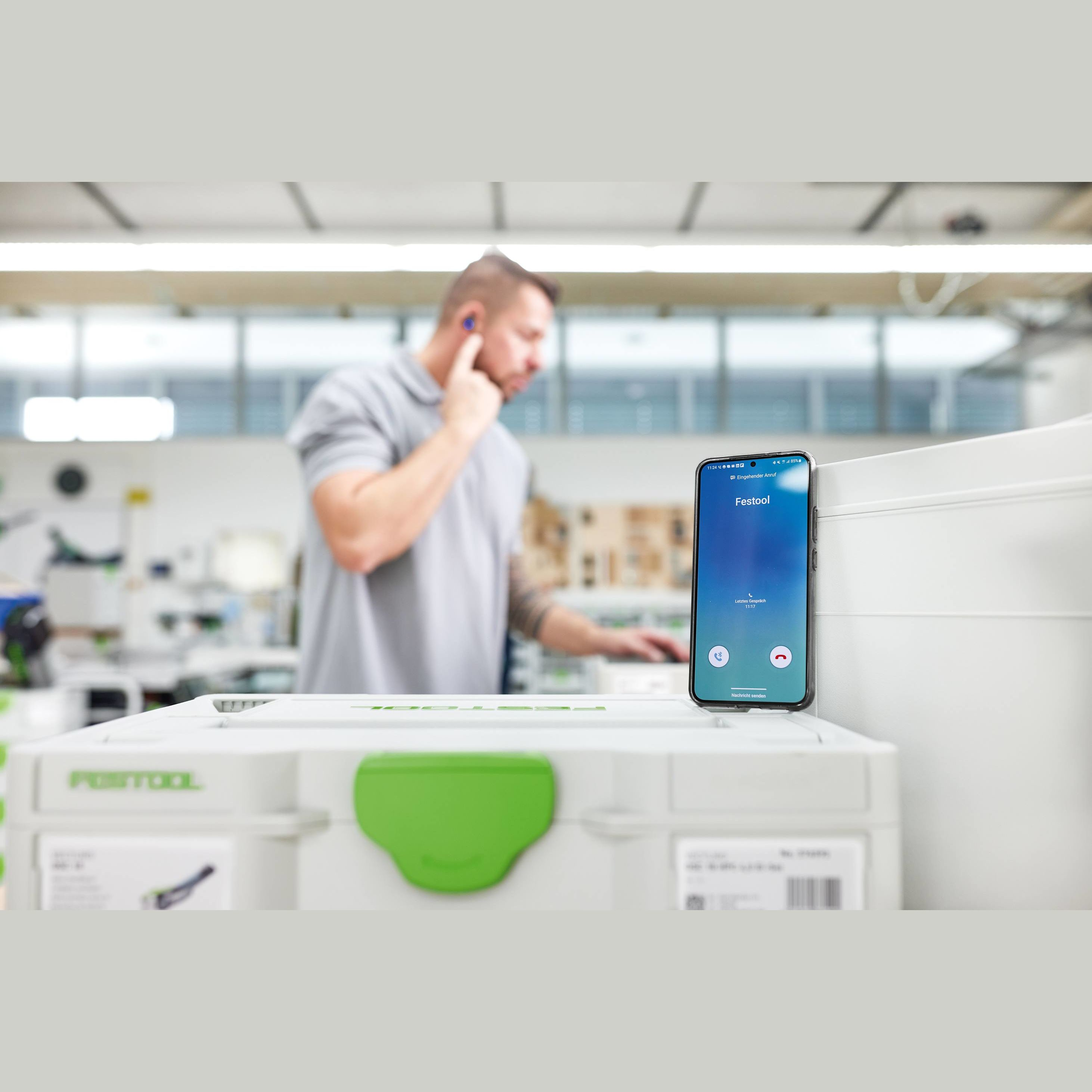 Clear phone calls in noisy environments.