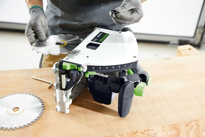 Easier saw blade changing