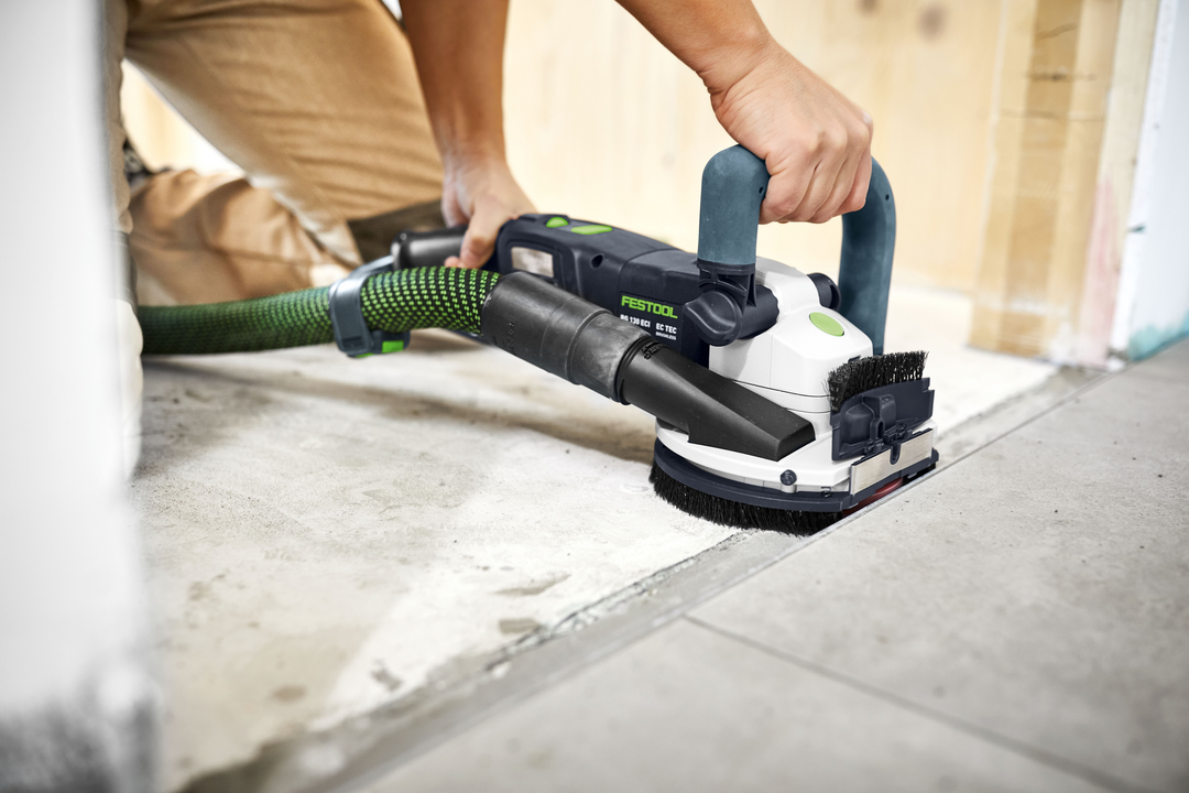 Sanding the floor right up to the edge