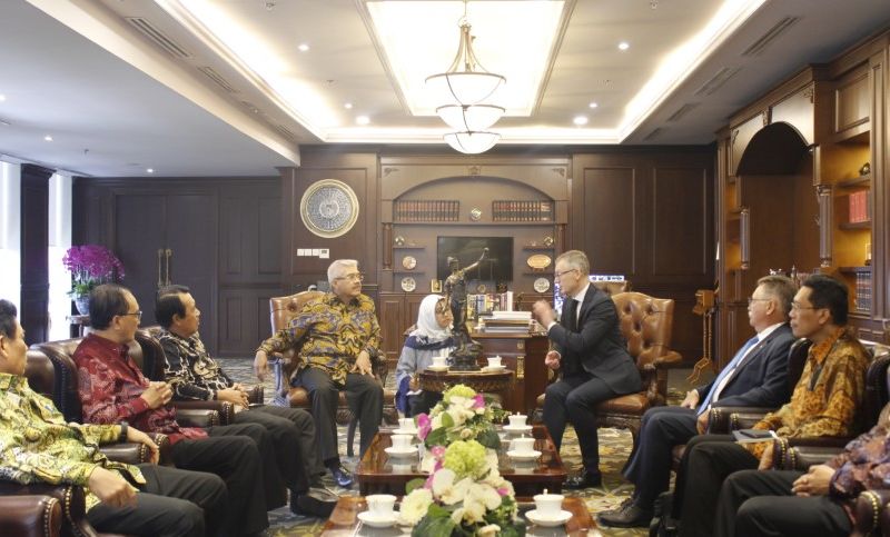 Ketua MA Hatta Ali Terima Kunjungan Hakim Agung Prancis Ketua MA Hatta Ali Terima Kunjungan Hakim Agung Prancis