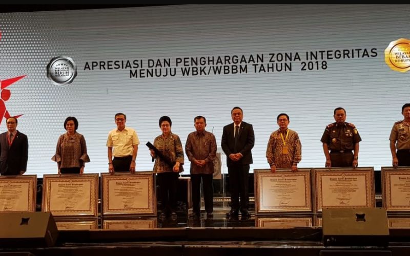 MA Dianugerahi Penghargaan Zona Integritas Menuju Wilayah Bebas Korupsi MA Dianugerahi Penghargaan Zona Integritas Menuju Wilayah Bebas Korupsi