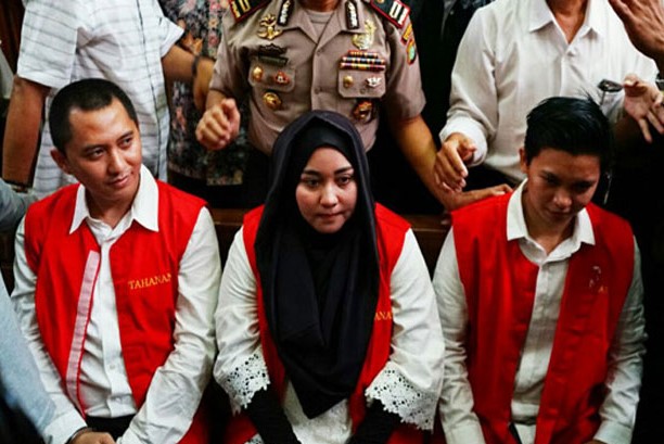 Majelis Hakim Beri Vonis 20 Tahun bagi Bos First Travel Majelis Hakim Beri Vonis 20 Tahun bagi Bos First Travel