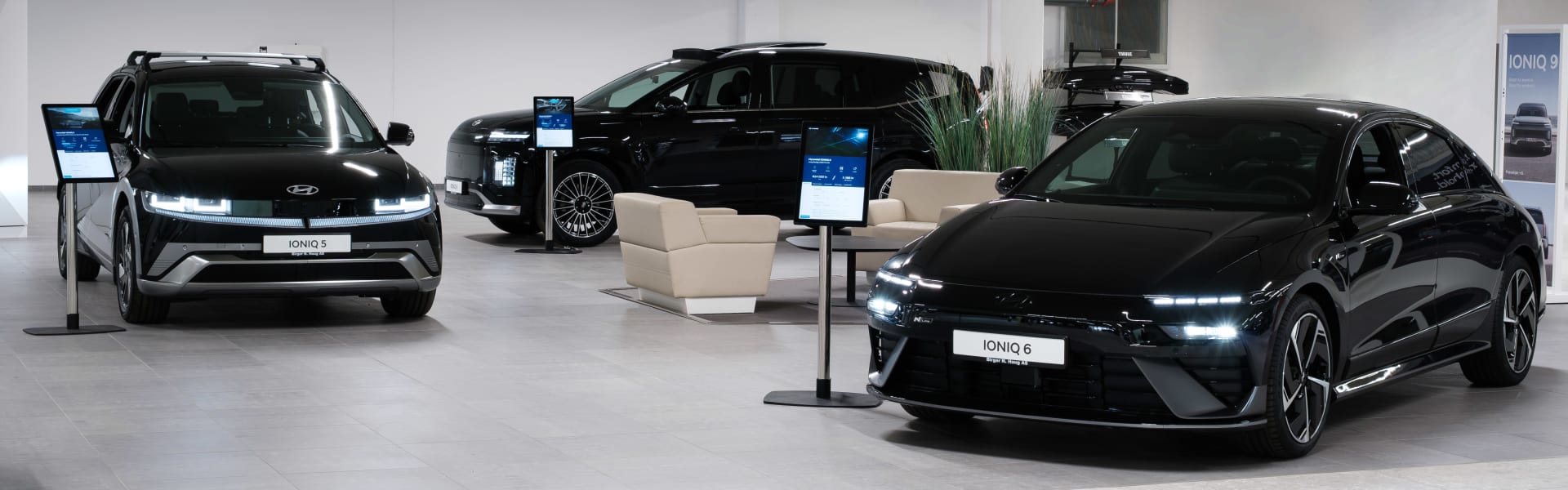 Flere Short Shift-skjermer ved Hyundai-modeller i showroomet