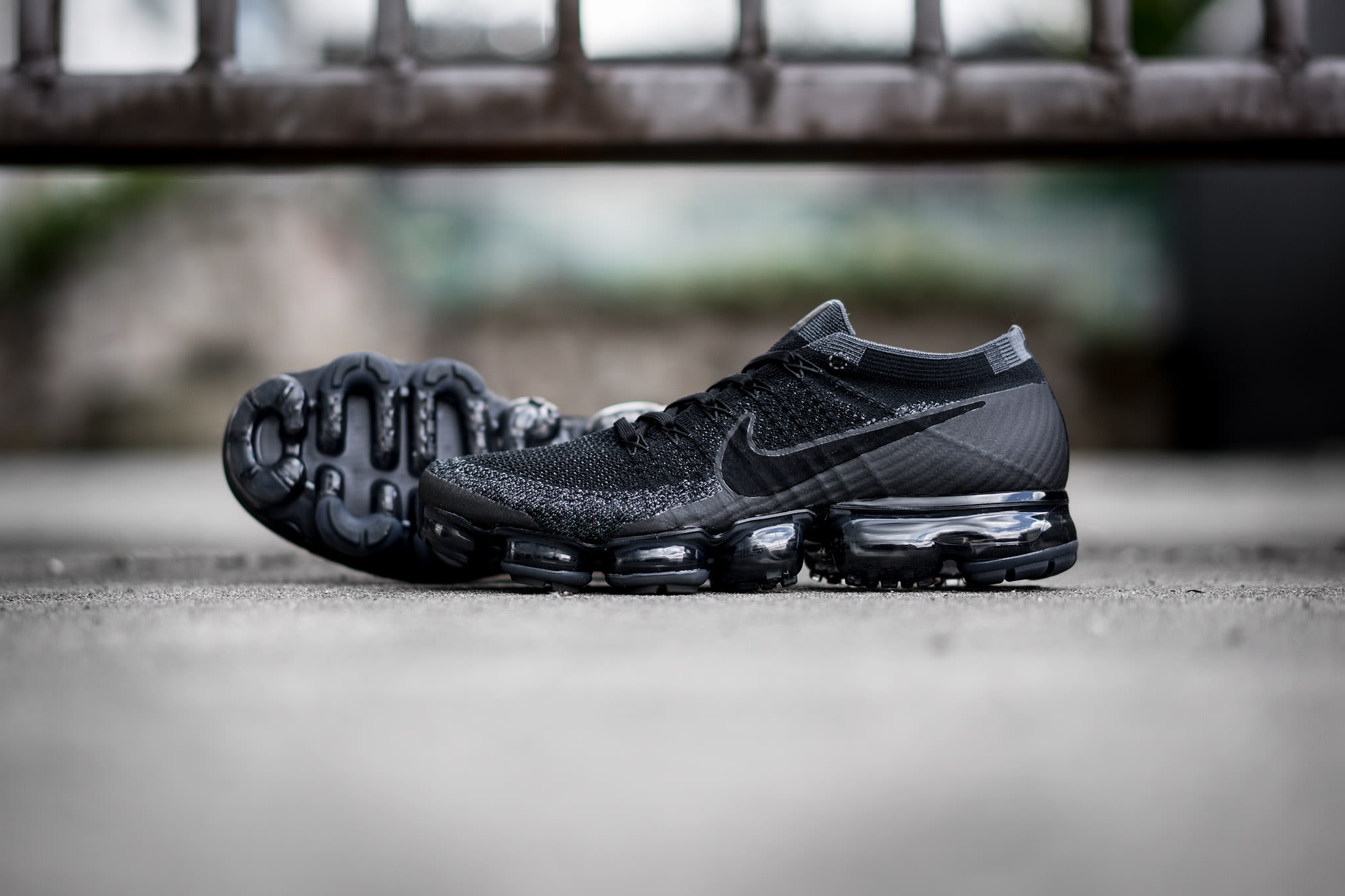 black anthracite vapormax