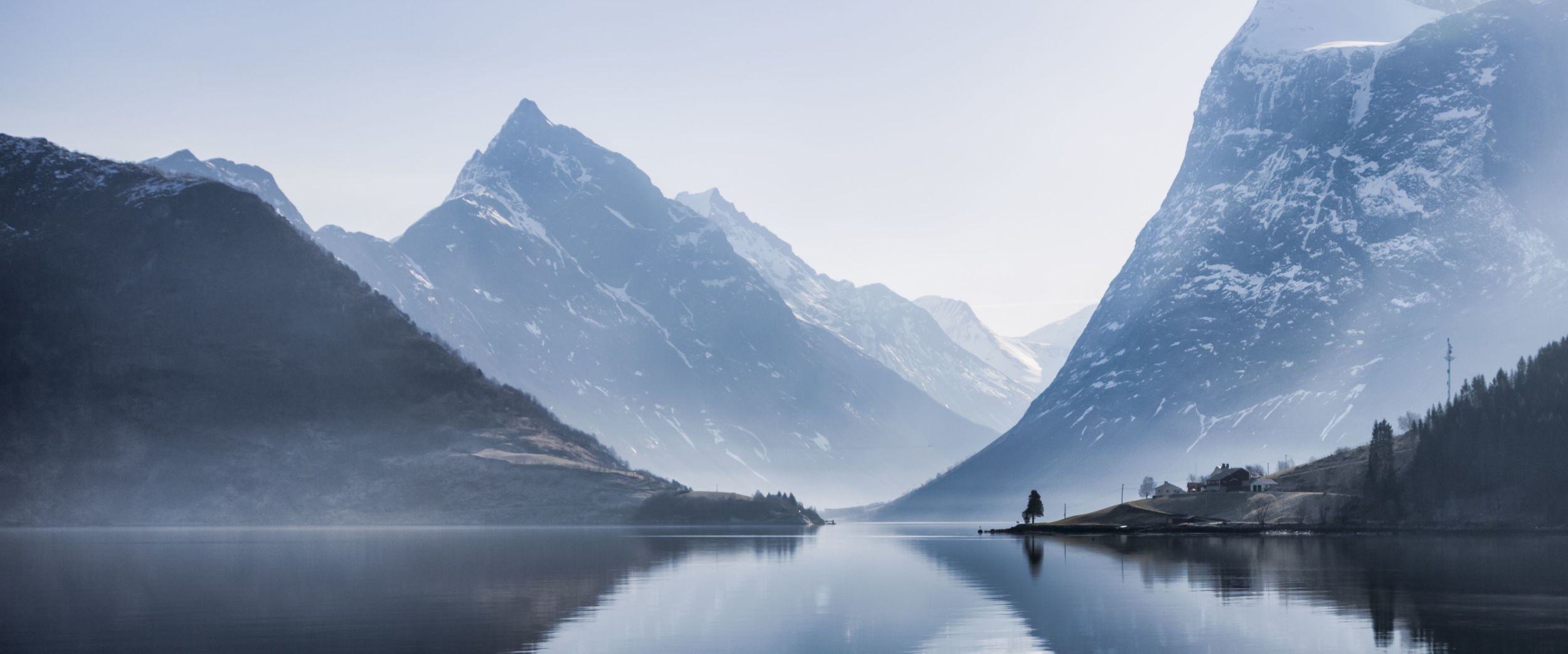 Slogen in Hjørundfjorden. The norwegian Queens favourite mountain. Photo: Håvard Myklebust, fjellfotografen.net, fjordnorway.no