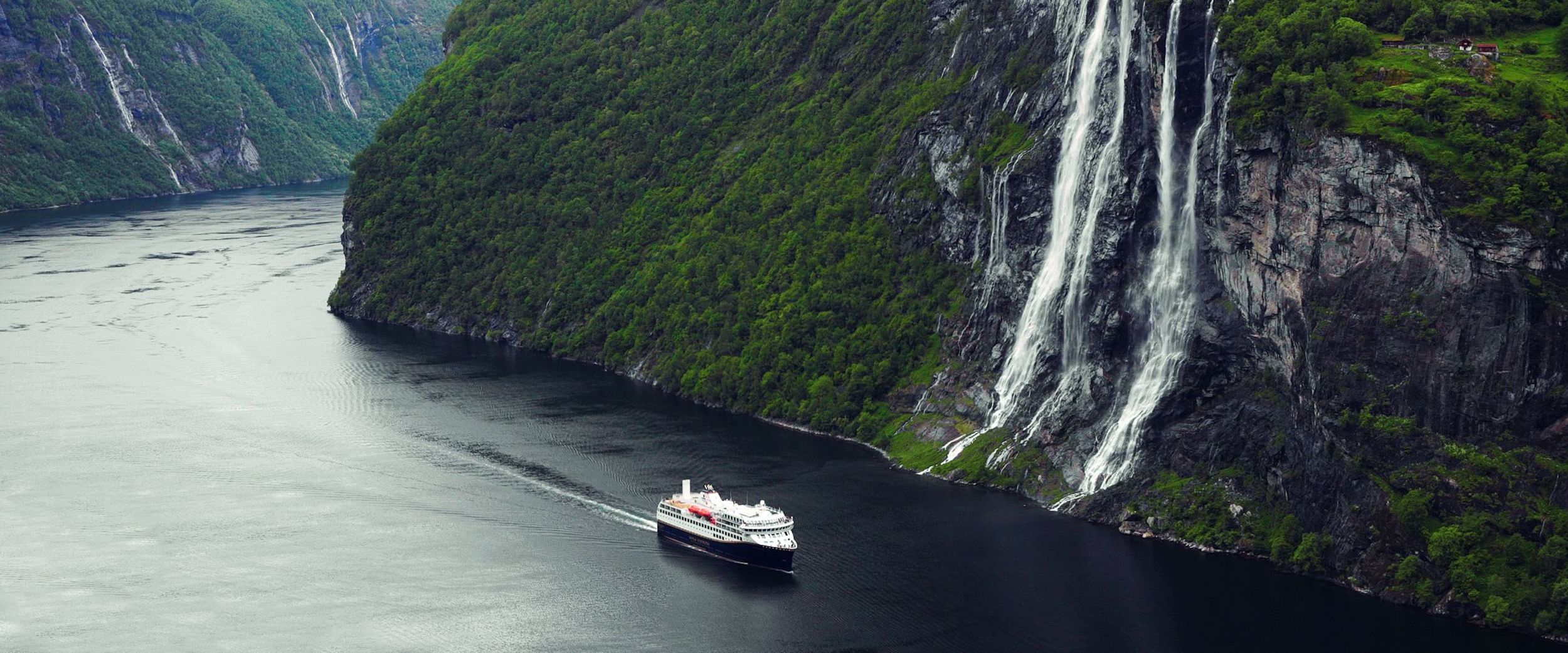 Havila castor seen from Skageflå in the Geirangerfjord. Photo: Oclin