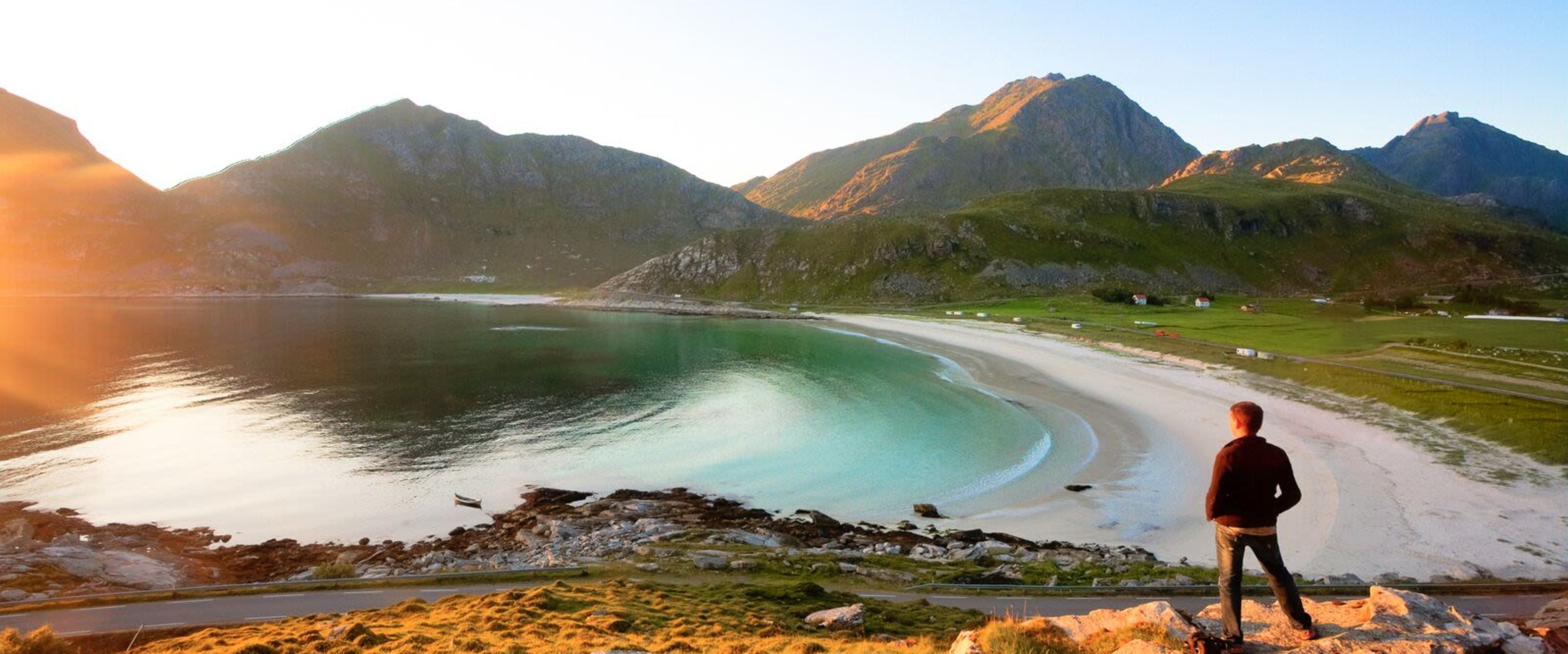 Hauklandstranda , an enormous white beach in Lofoten, in the sunset.Photo: Sonia Arrepia, visitnorway.com