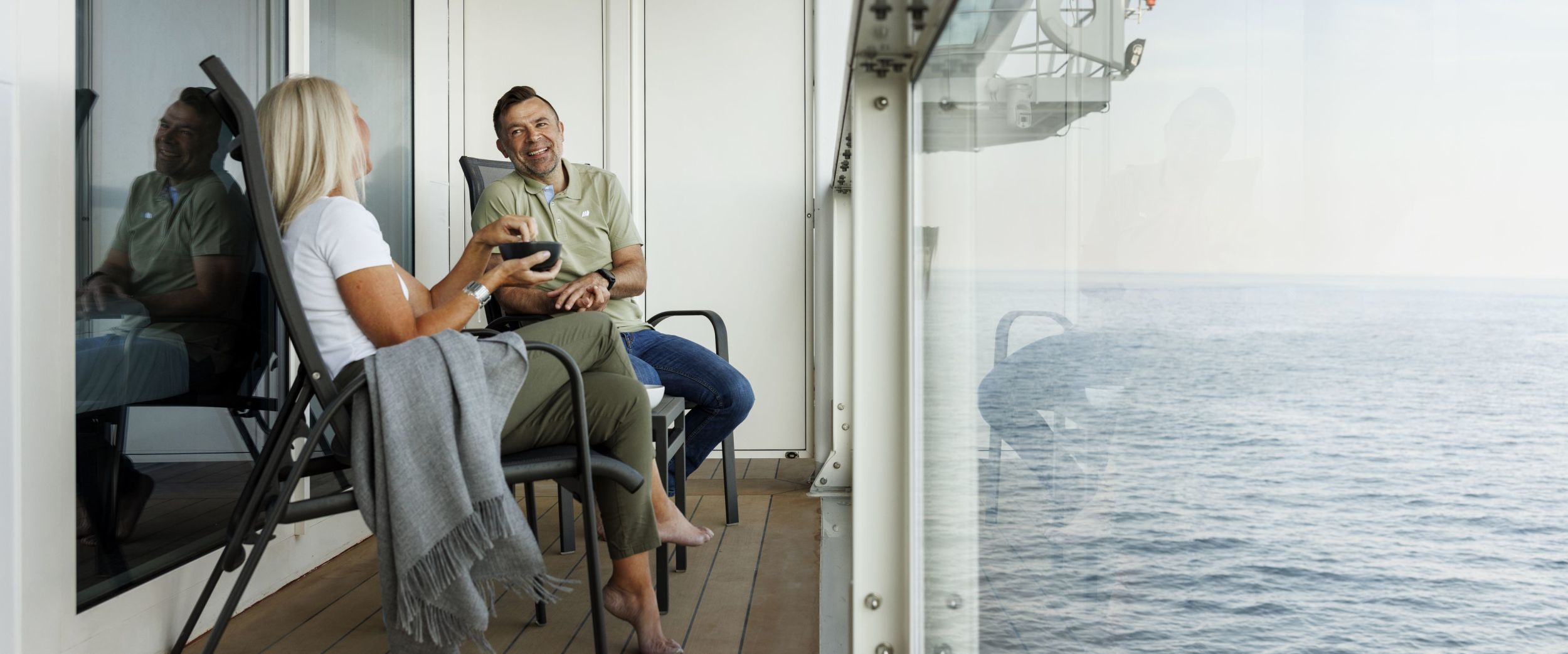 Soak up in the sea and nature in a cabin with private balcony. Photo: Marius Beck Dahle