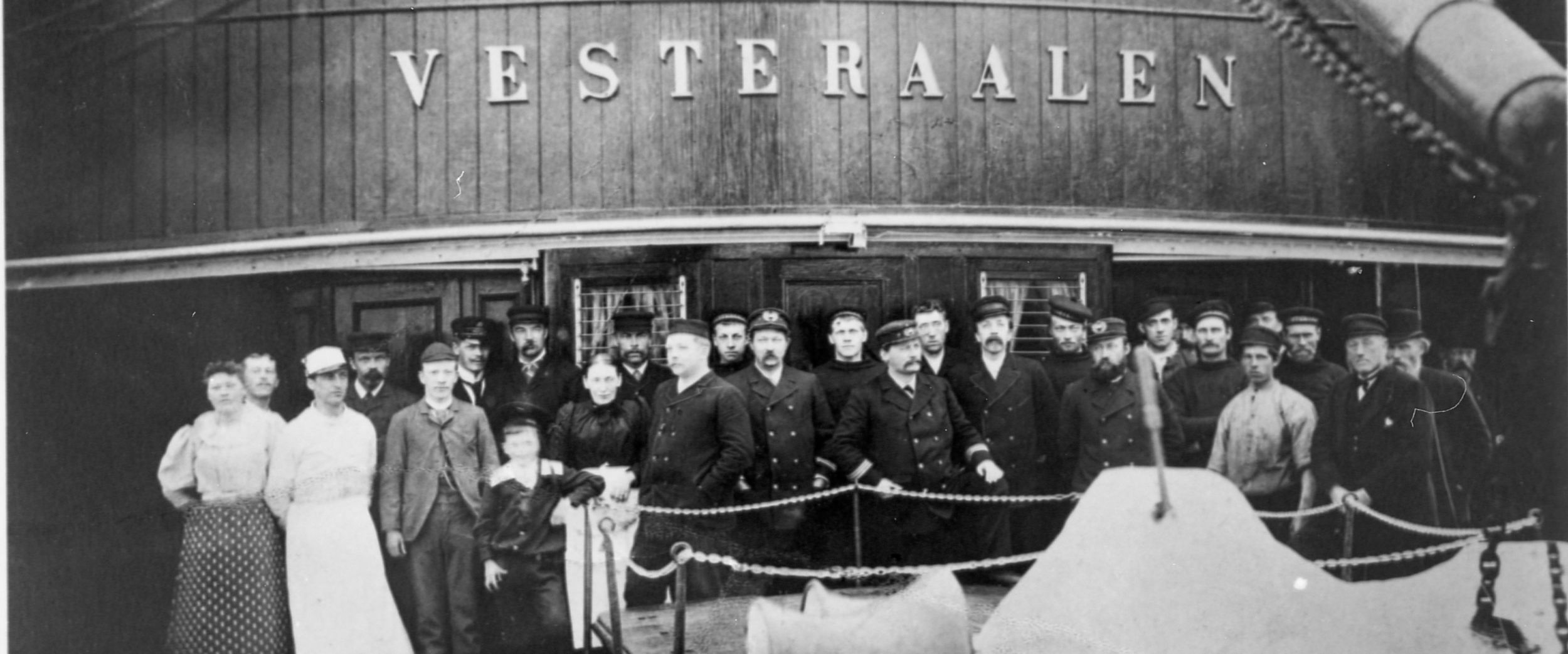 The steamer Vesteraalen on its very first tour on the coastal route i 1893. Photo from Hurtigrutemuseet Museum Nord