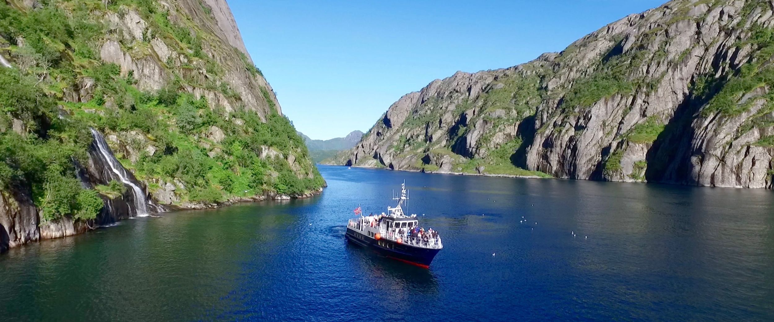 Passasjerbåt i Trollfjorden