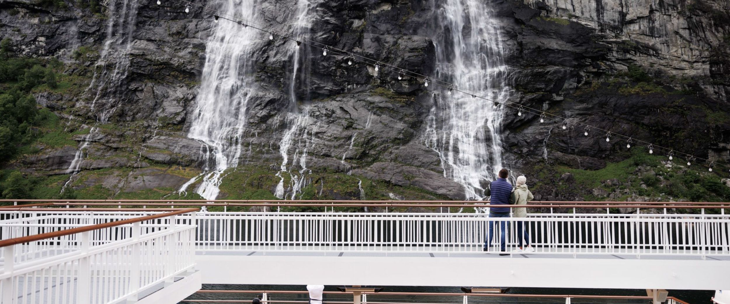 Panoramic Deck with jacuzzies