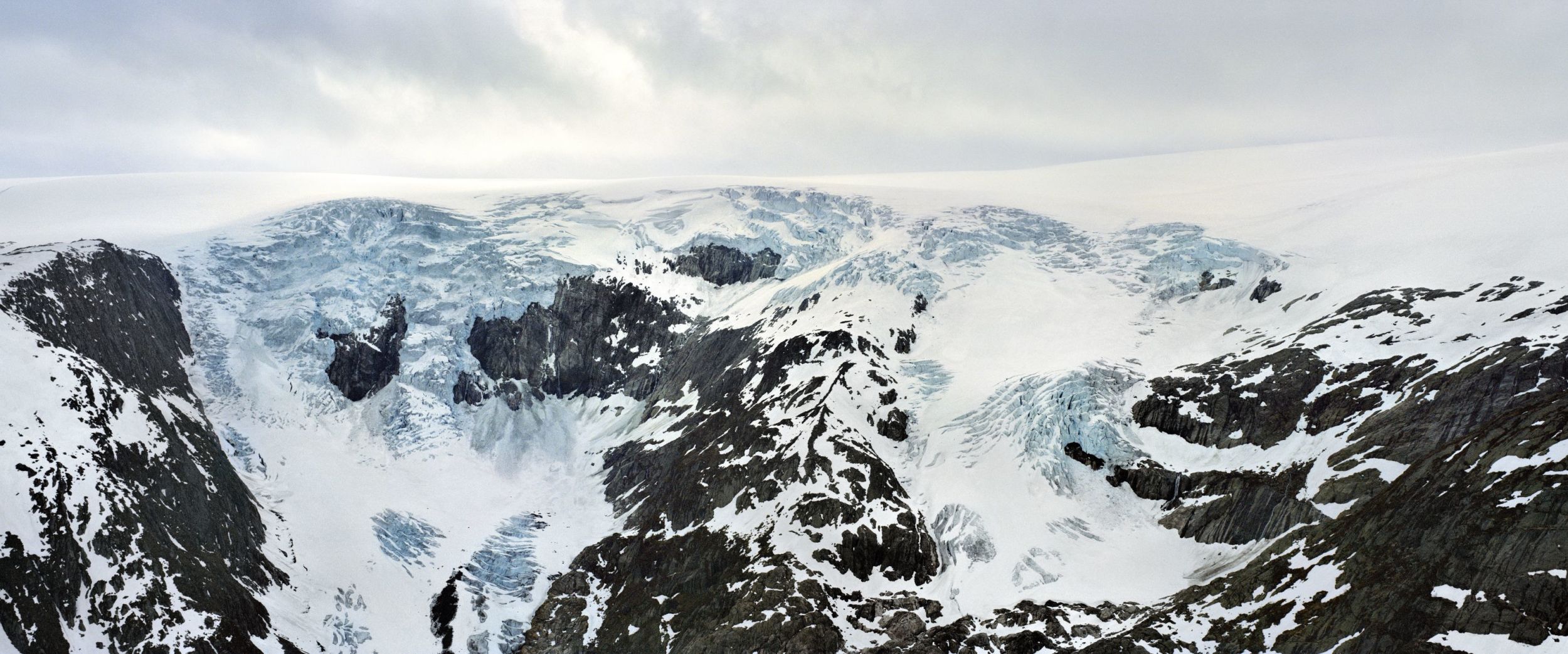 Mountain with glacier. Photo visitnorway.com