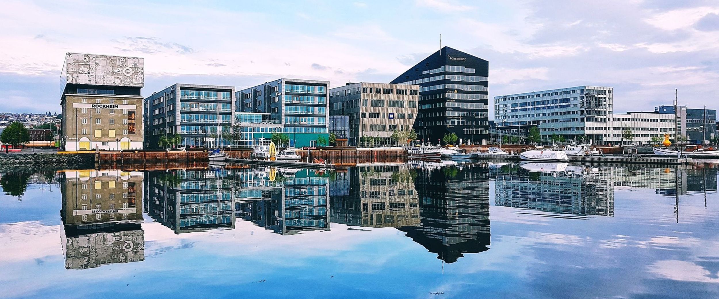 brattøra modern houses reflection harbor water