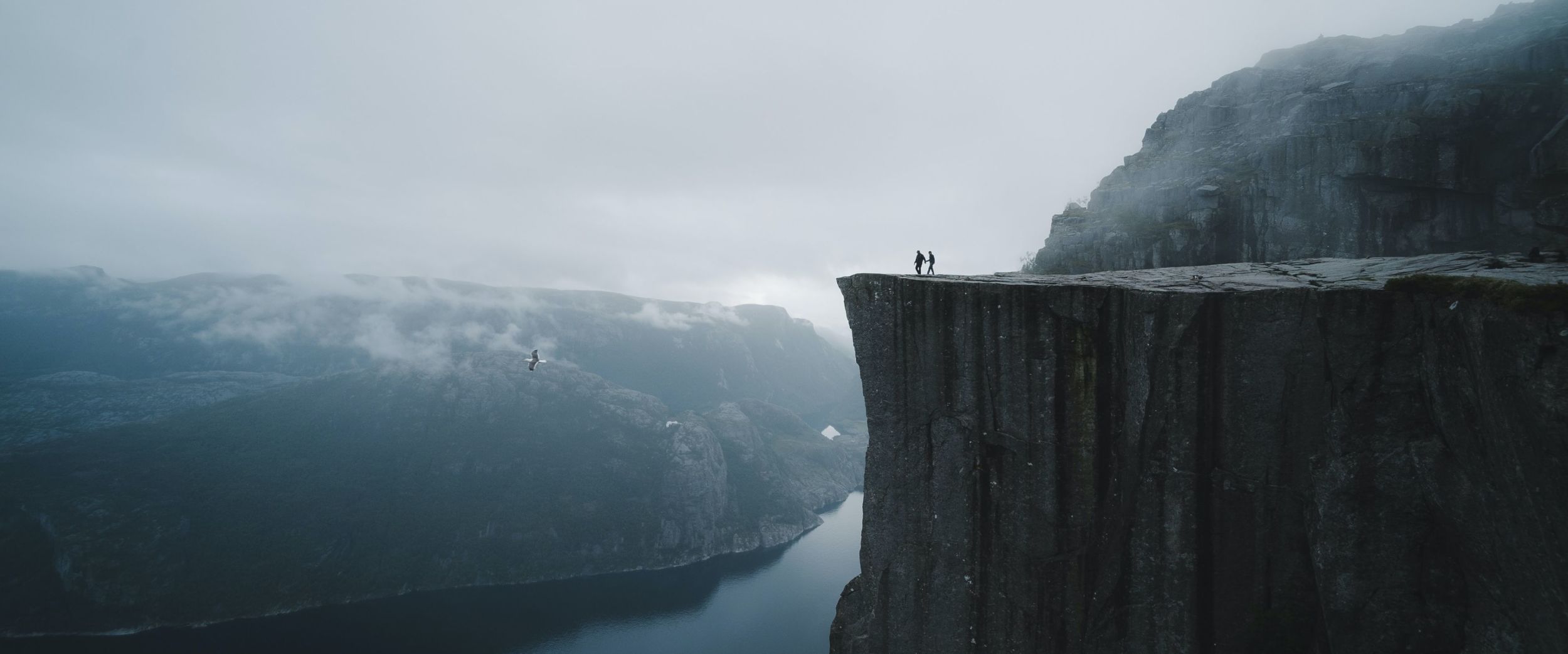 Preikestolen, steep mountain. Photo: Valdemaras, Unsplash