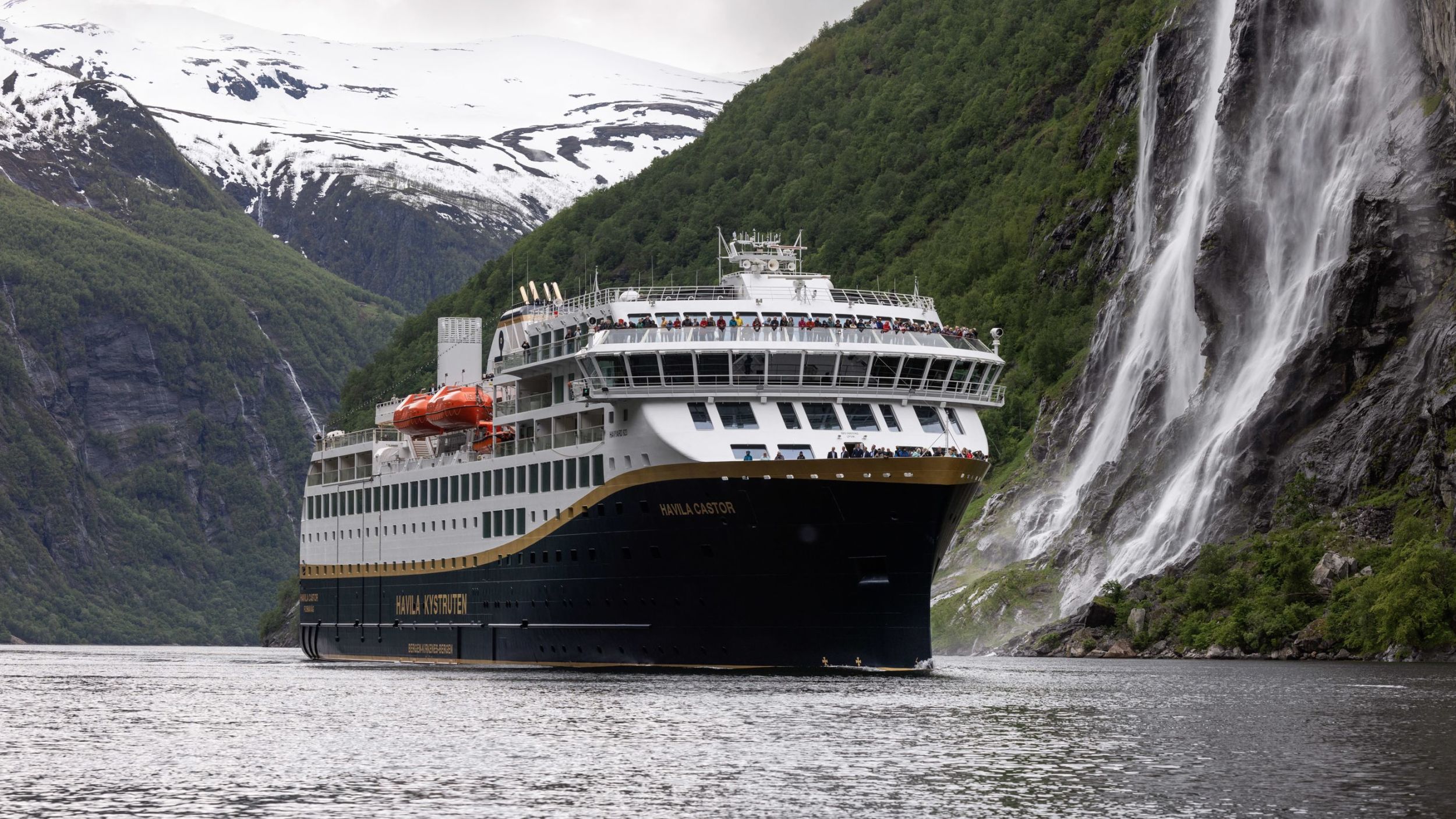 Havila castor seen from Skageflå in the Geirangerfjord. Photo: Marius Beck Dahle