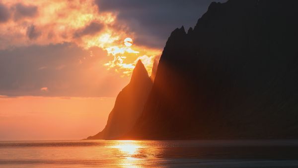 stun3 excursion Havila Voyages norway lofoten midnight sun