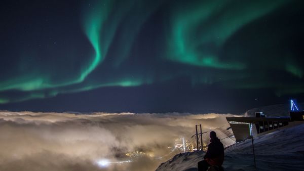 Utsikt frå Fjellheisen Tromsø, skoddehav og nordlys