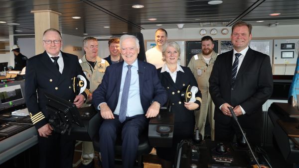 Brynjard Ulvøy, captain, Anton Abrahamsen, Arnstein Larsen, Per Sævik, owner, Claus Andreassen, Else Kristine Tjessem, Hotel Manager, Stephan Rossedalen and Bent Martini, CEO