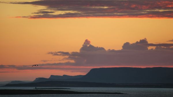 Midnight sun i East Finnmark. Photo: Jarkko Autero, nordnorge.com