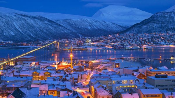 Blue hour in Tromsø. Photo: Baard Løken, nordnorge.com