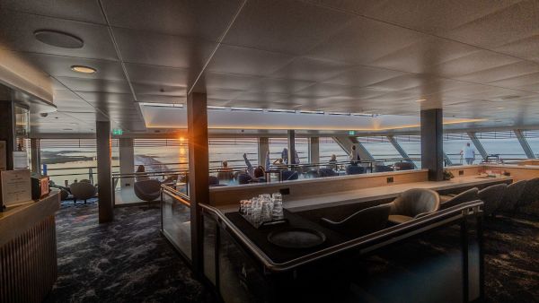 Midnight Sun in Havblikk Bar & Lounge