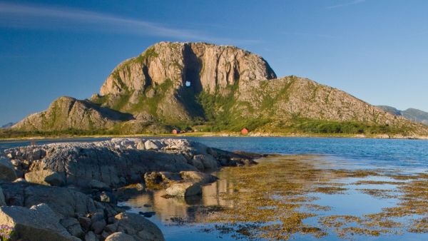 Torghatten, Photo: Ronny Lien