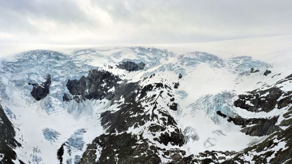 Mountain with glacier. Photo visitnorway.com