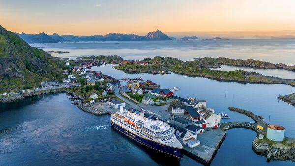Stamsund Havila Voyages