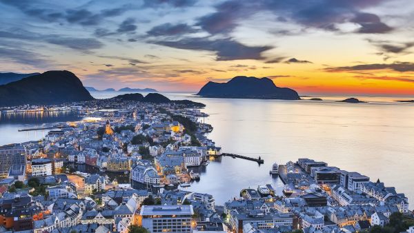 Ålesund during sunset.