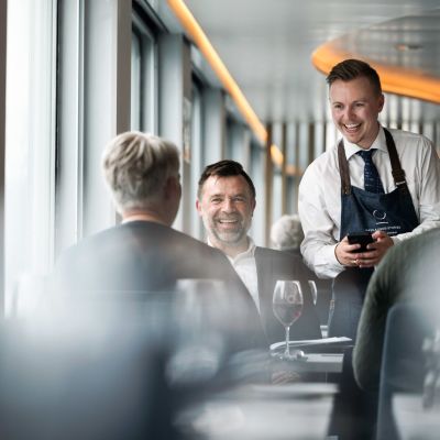 Waiter taking orders in Havrand restaurant. Photo Marius Beck Dahle