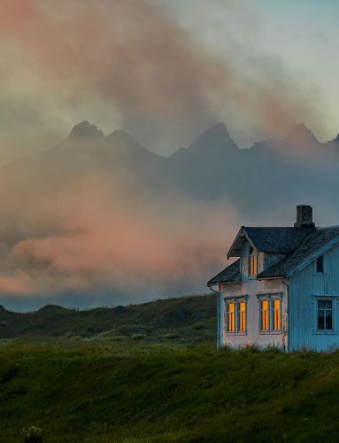 Vacated house in Lofoten. Photo by Vidar Nordli Mathiesen at unsplash.com