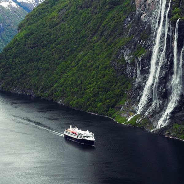 Havila castor seen from Skageflå in the Geirangerfjord. Photo: Oclin