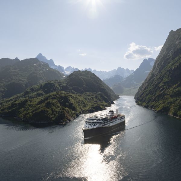 Havila Castor leaving the Trollfjord. Photo Marius Beck Dahle