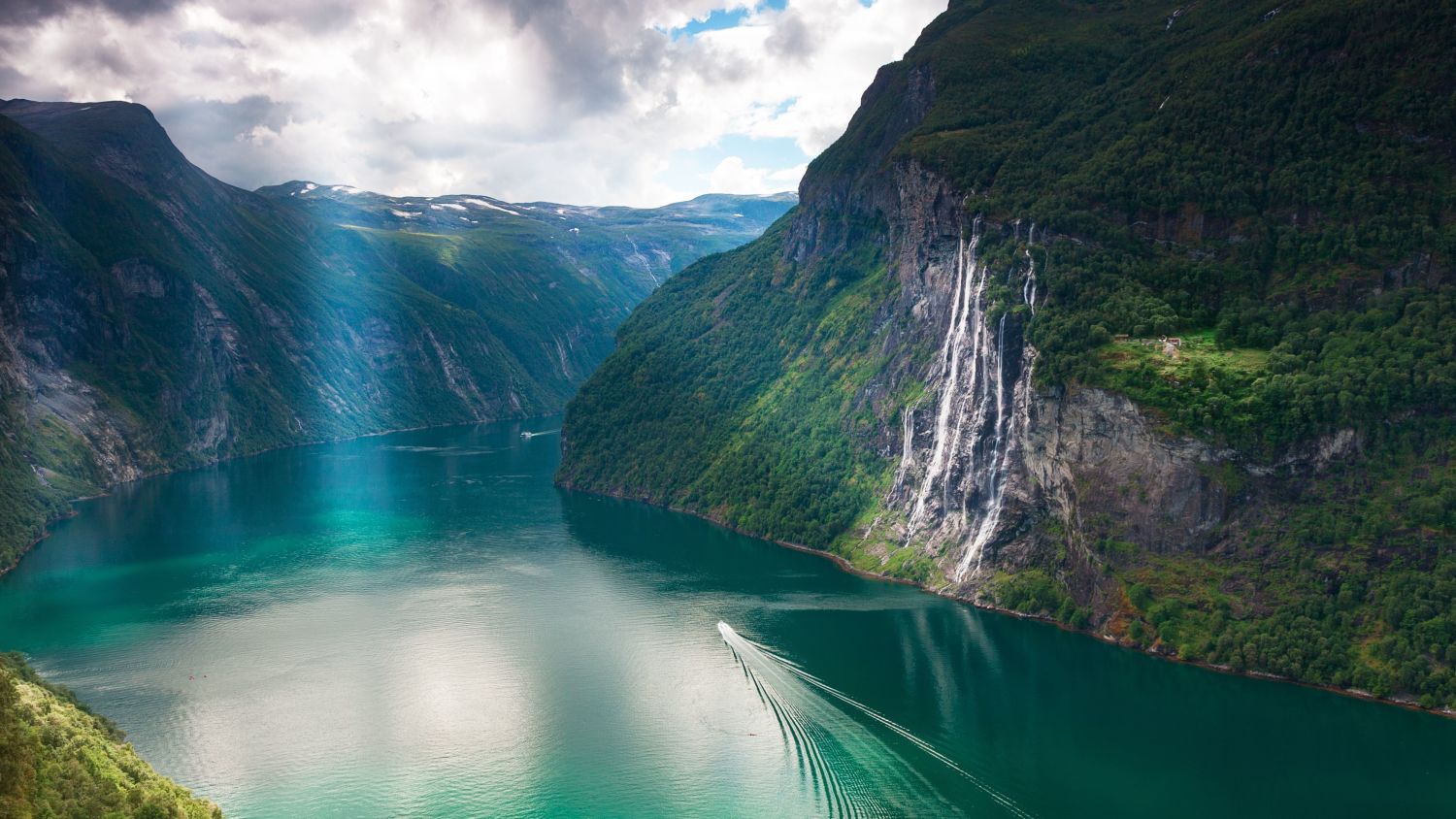 Geiranger og de syv søstre.