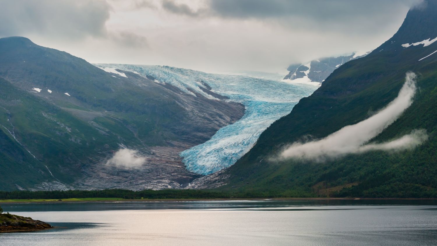 Glacier Svartisen. 