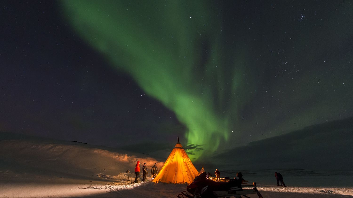 Snowmobiling in the polar night. Photo: Ørjan Bertelsen.