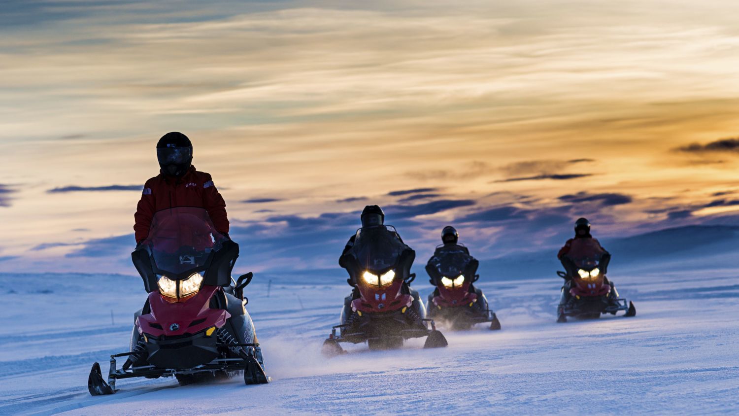 Snowmobiling in the polar night. Photo: Ørjan Bertelsen.