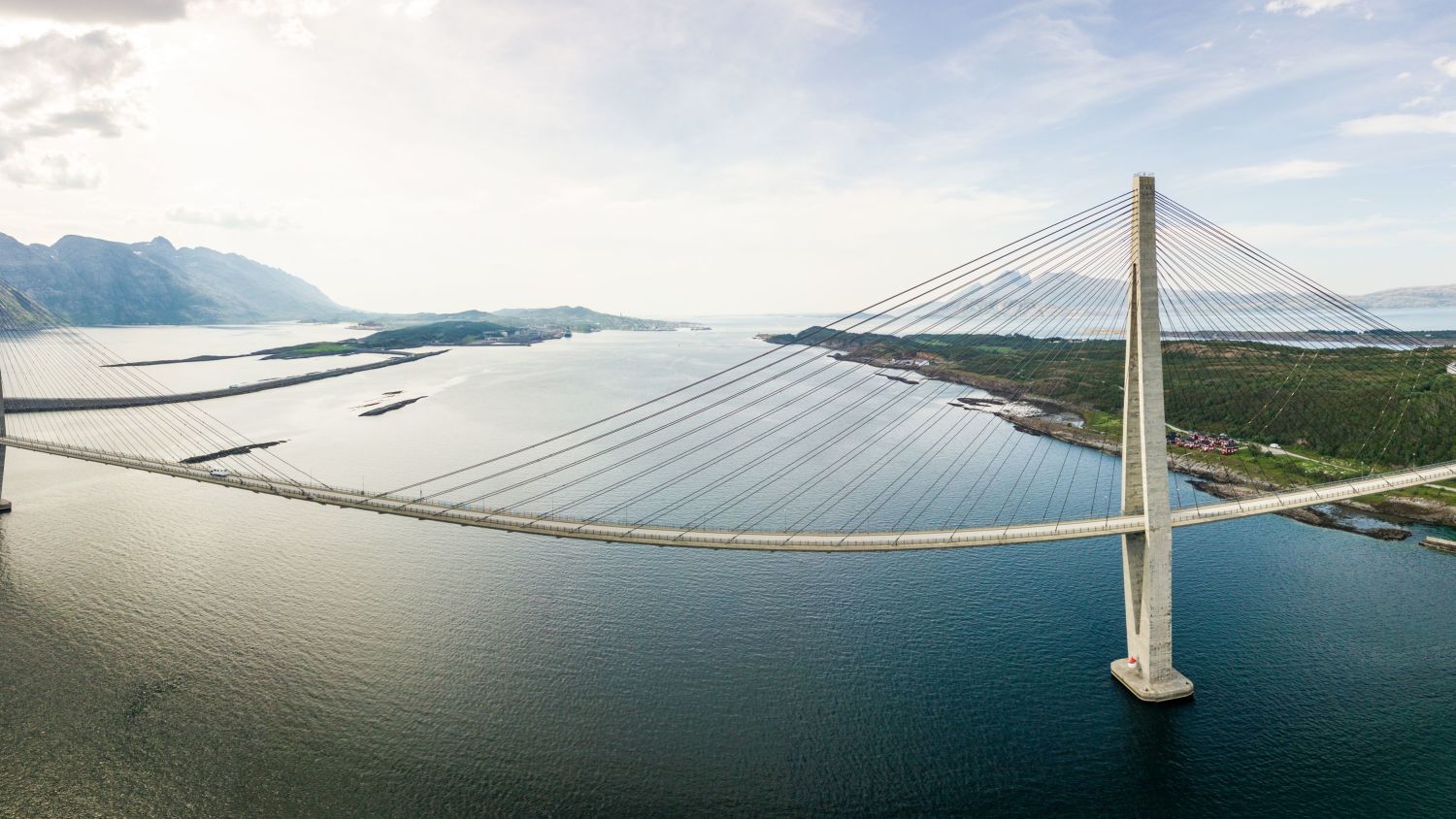 Large bridge crossing the sea outside Sandnessjøen -Helgelandsbrua. Photo Jonas Berglund Helgeland reiseliv