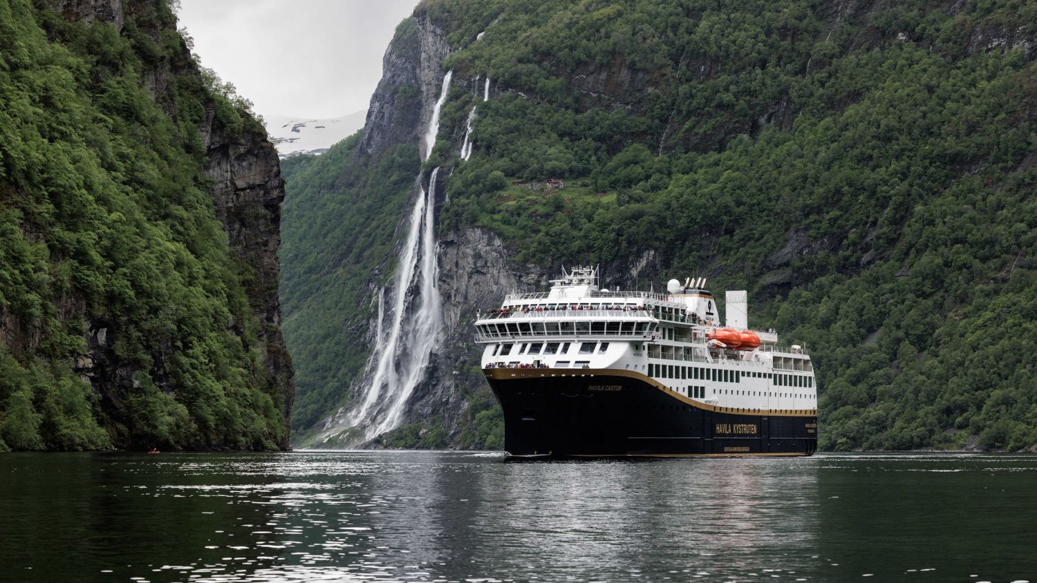 Havila Castor in the Geirangerfjord - first sailing in world heritage Geiranger on battery. Photo: Marius Beck Dahle