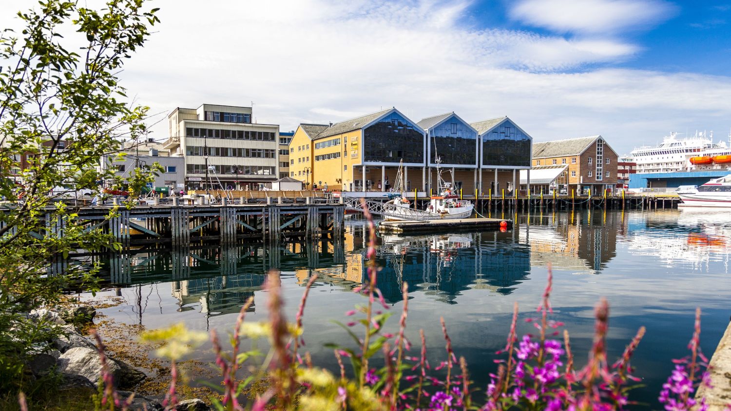 Hammerfest in the summer, photo: Ziggi Wantuch, hammerfest-turist-as
