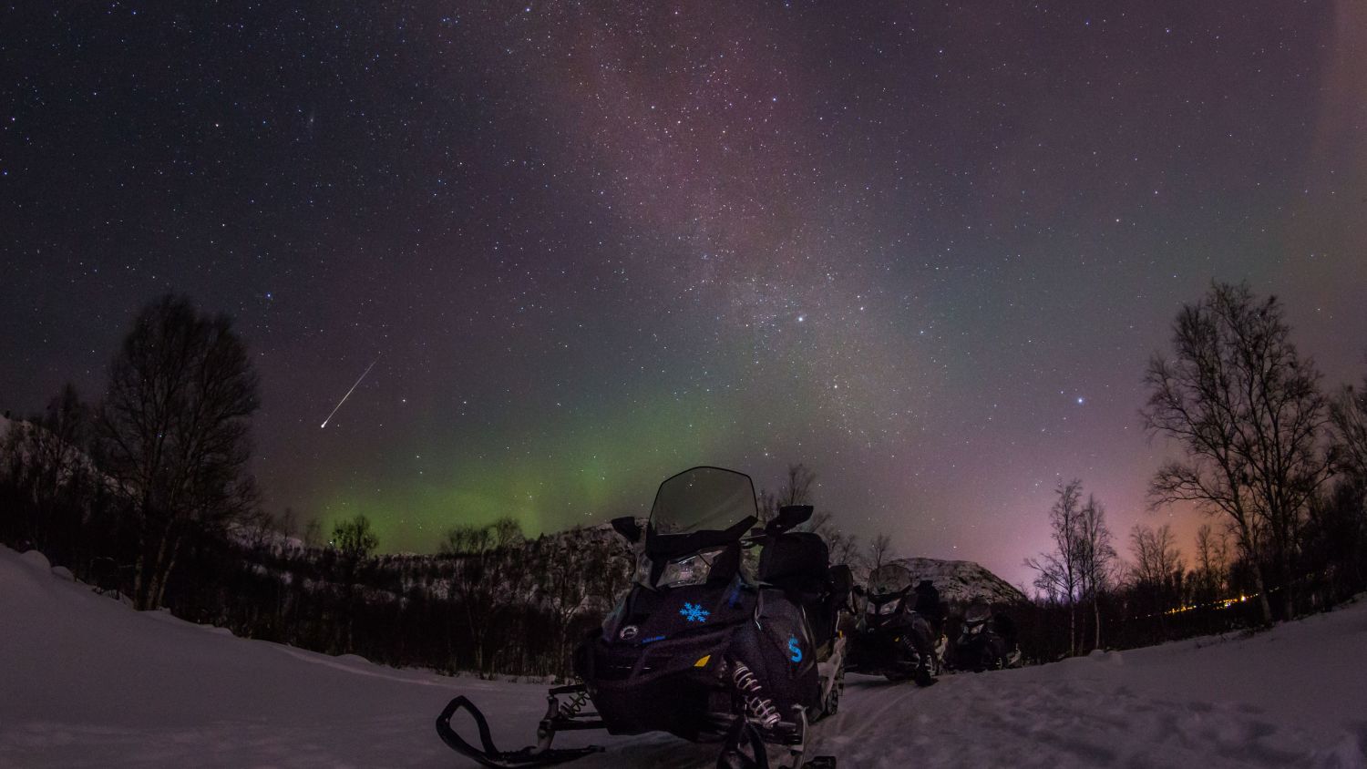 Snowmobiling in the winter night, photo: Nicolas Vera-Ortiz