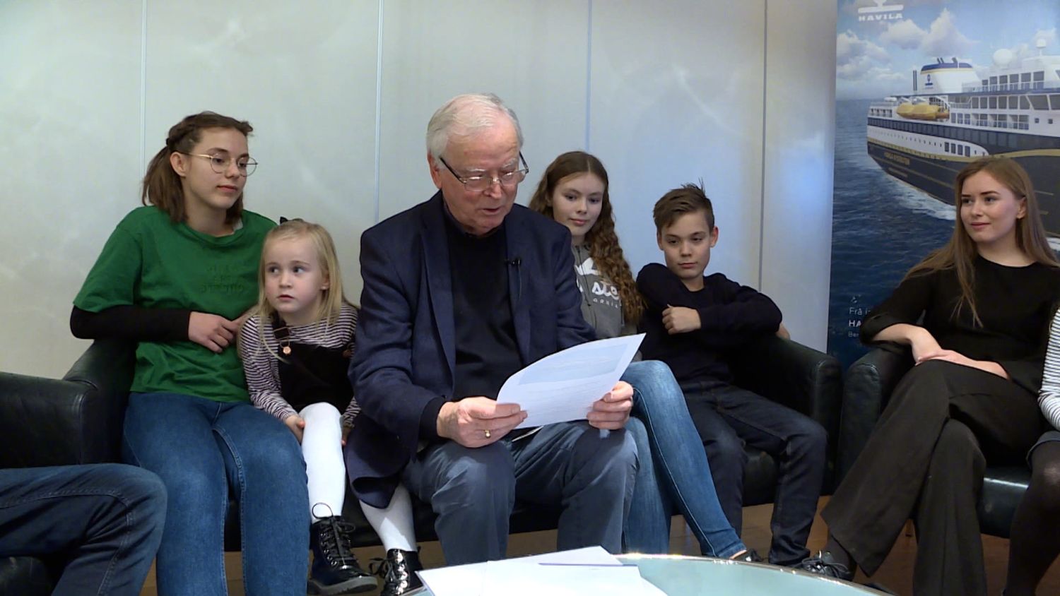 Per Sævik with his grandchildren.  Photo: Arne Flatin/NRK