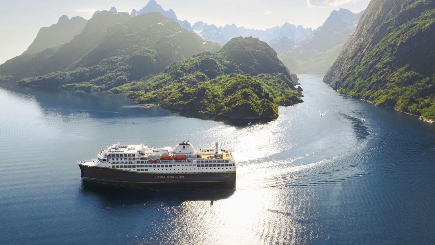 Havila Castor in Trollfjorden, photo Marius Beck Dahle