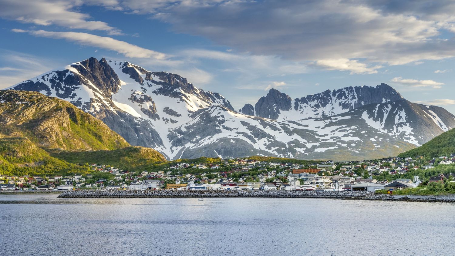 Port of Skjervøy seen from the sea. 