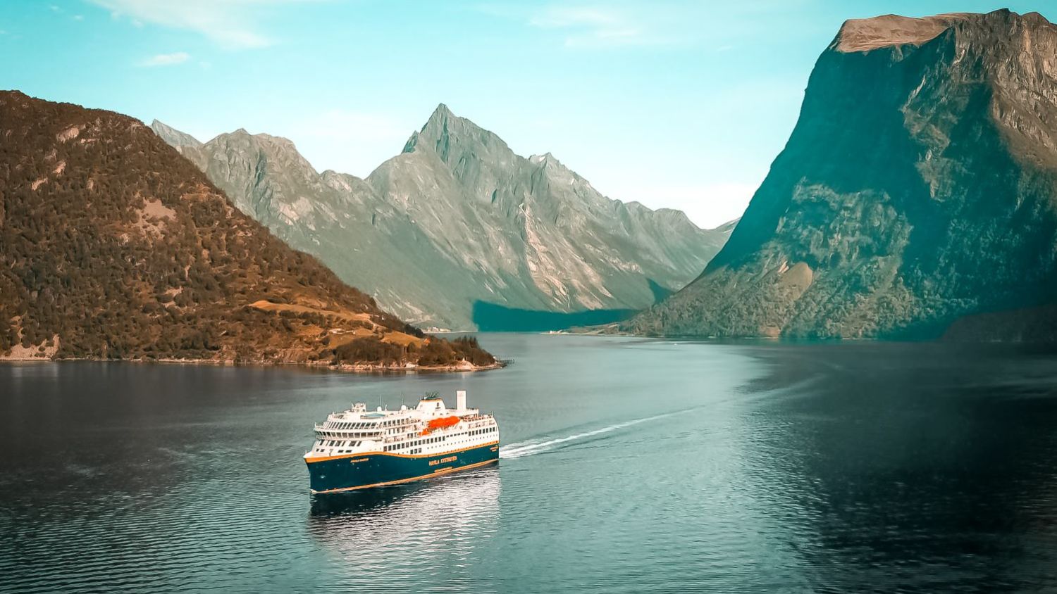 havila ship in hjorundfjord